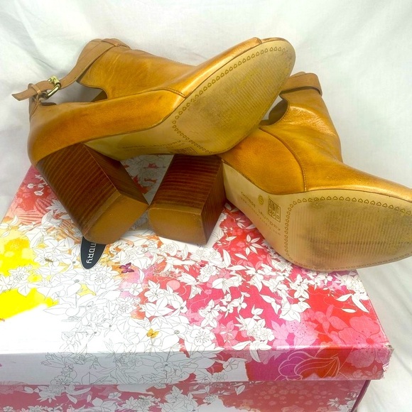 Chinese Laundry Leather Tan Ankle boots - Picture 6 of 8